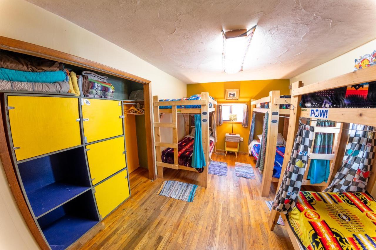 The Wanderlust Hostel Gunnison Exterior photo