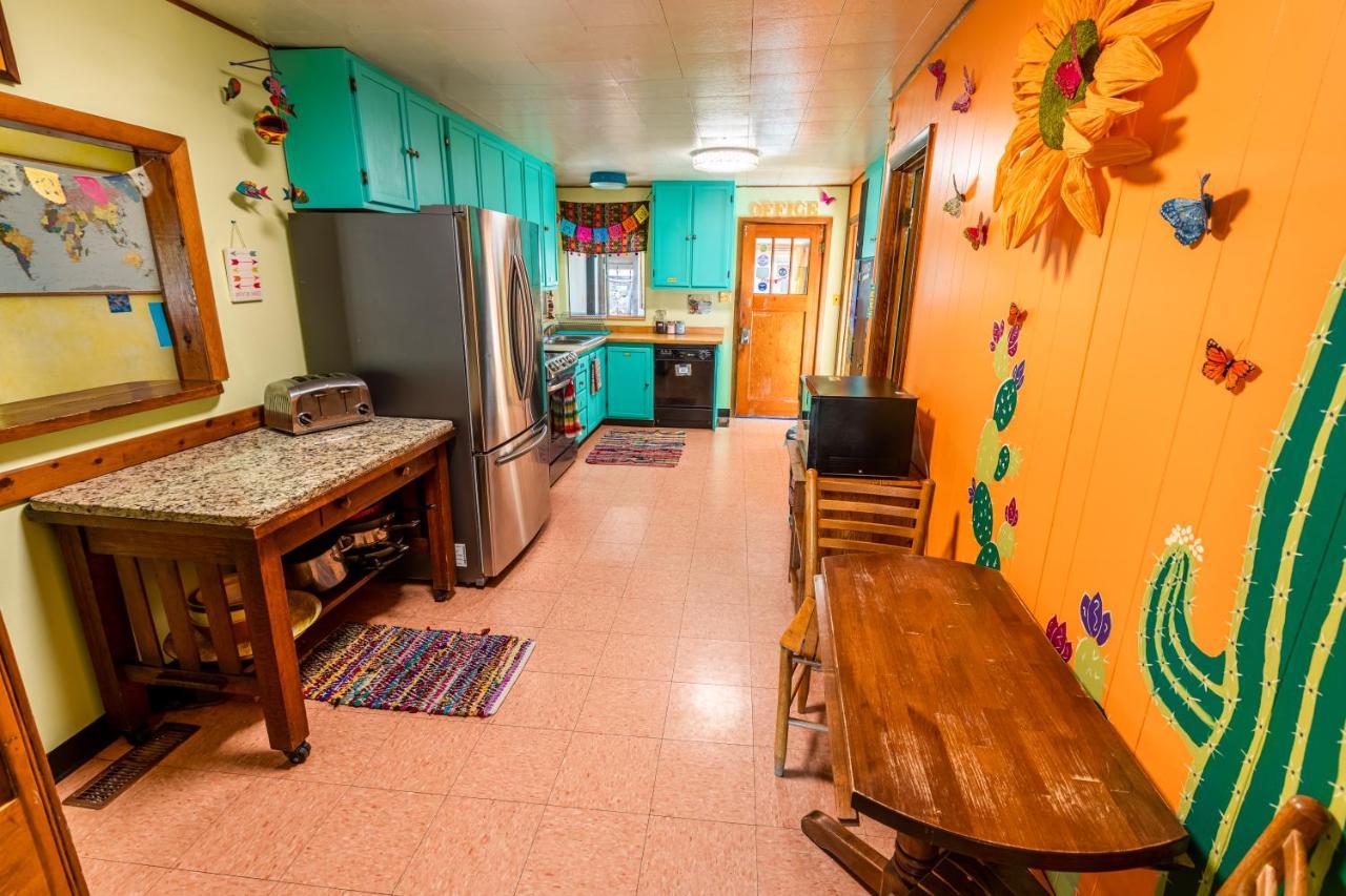 The Wanderlust Hostel Gunnison Exterior photo