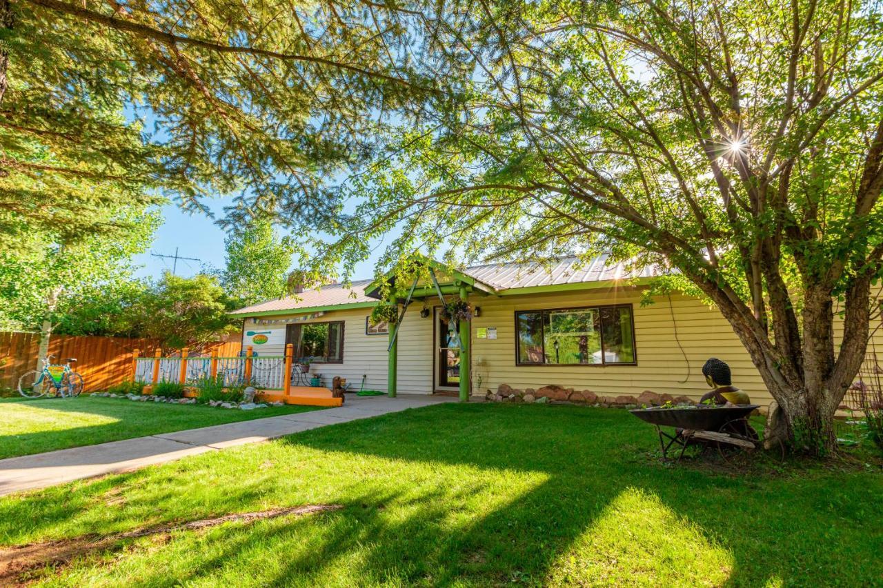The Wanderlust Hostel Gunnison Exterior photo