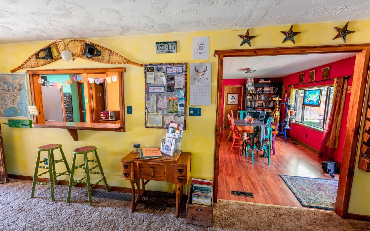 The Wanderlust Hostel Gunnison Exterior photo