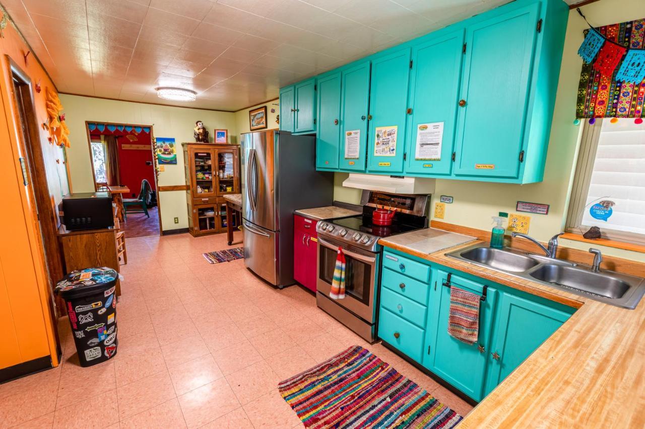 The Wanderlust Hostel Gunnison Exterior photo
