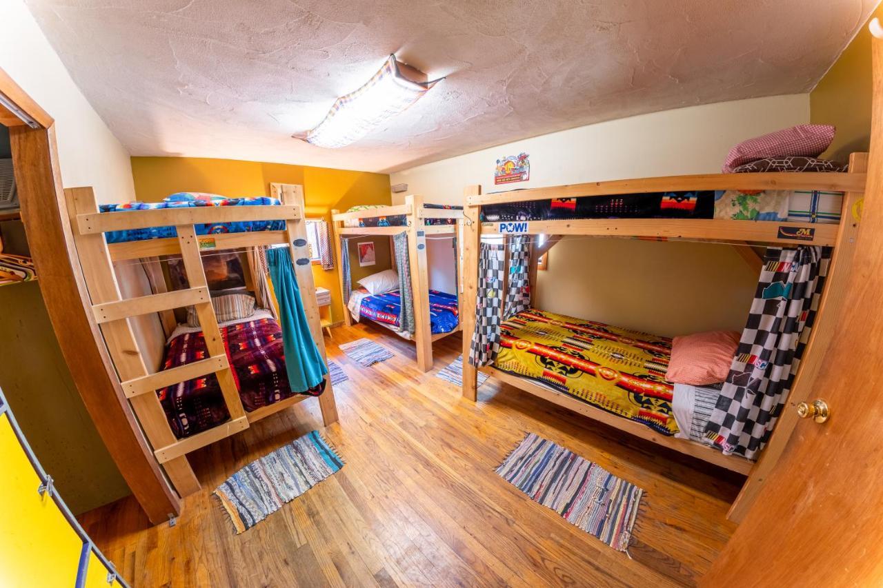 The Wanderlust Hostel Gunnison Exterior photo