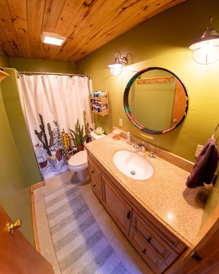 The Wanderlust Hostel Gunnison Exterior photo